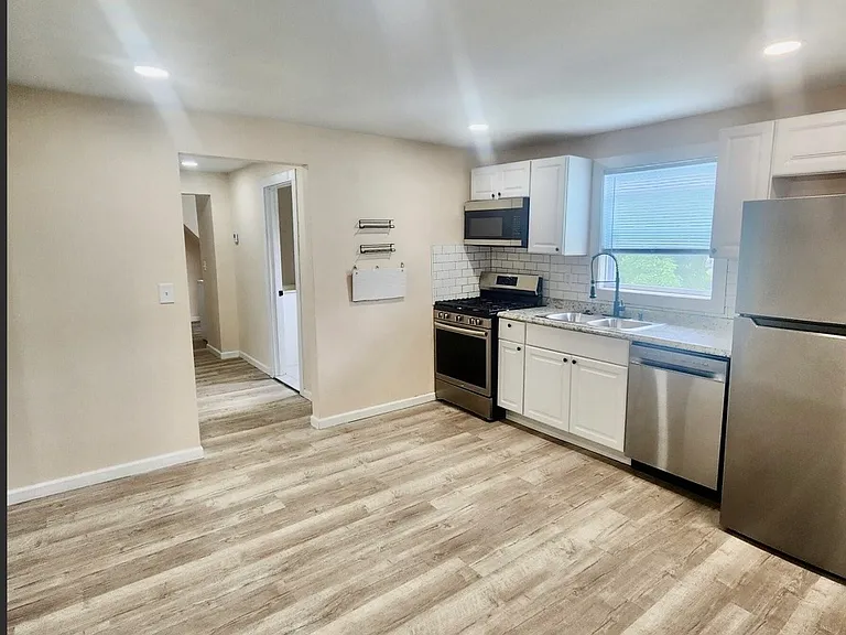 3555 Lossing St #B — Photo 14