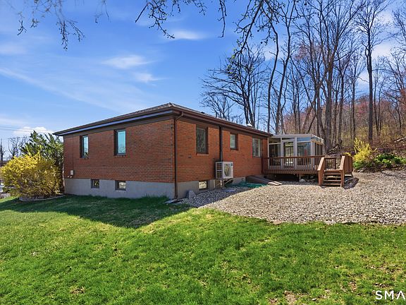4th image of 45 Nooks Hill Road