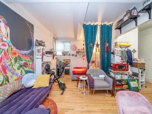 720 Fort Washington Avenue image 3 of 18