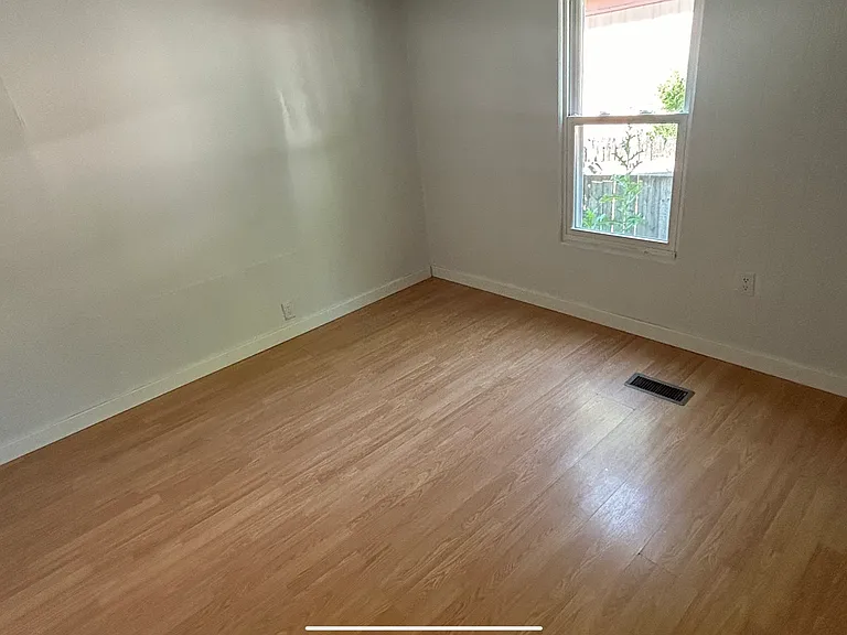 1008 S River St #2 — Photo 10