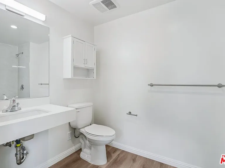 951 S Wilton Pl #204 — Photo 39