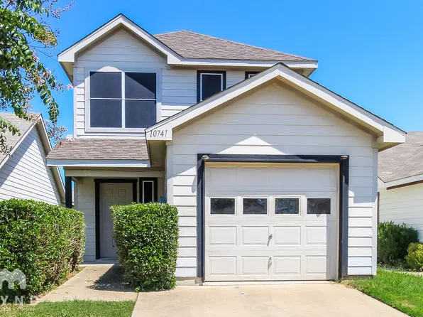 10741 Many Oaks Dr, Fort Worth, TX 76140
