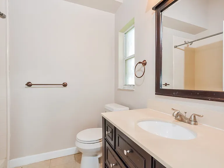 1306 Silverthorn Dr — Photo 12