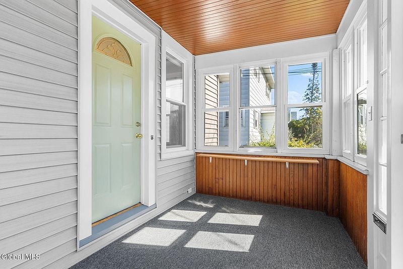 4th image of 105 Kenosha Street