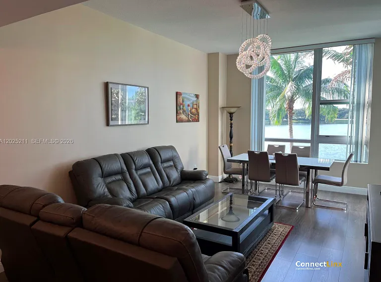 2681 N Flamingo Rd — Photo 13
