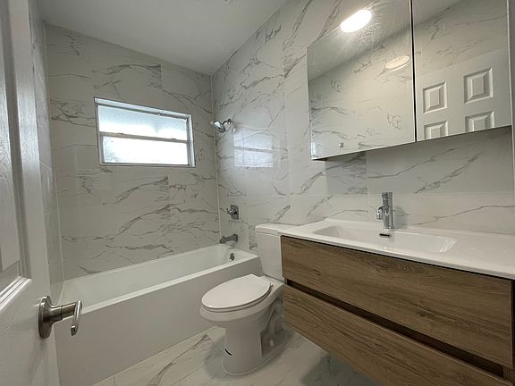 4th image of 1315 NE Miami Ct #2A