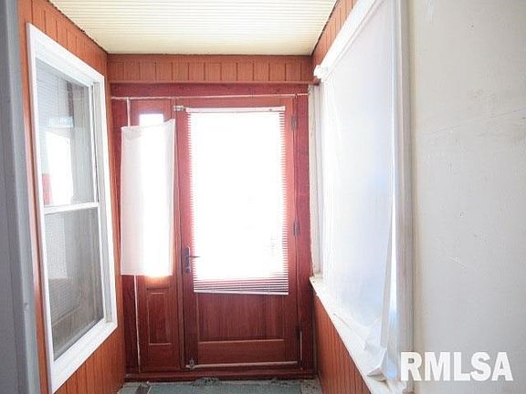 3rd image of 1612 S Griswold St