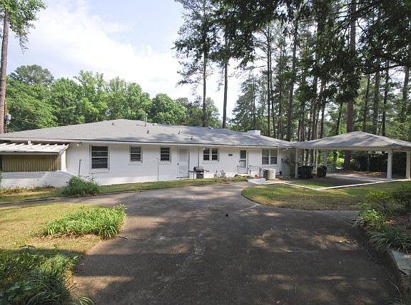 4th image of 3054 Hillsdale Dr