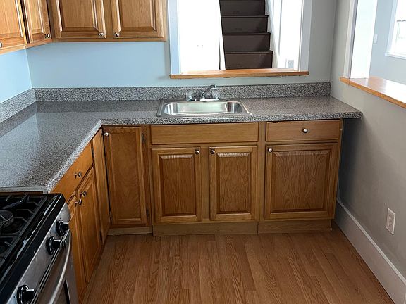 4th image of 415 Parkdale Ave #2