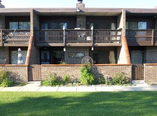 108 Kenneth Cir, Elgin, IL 60120
