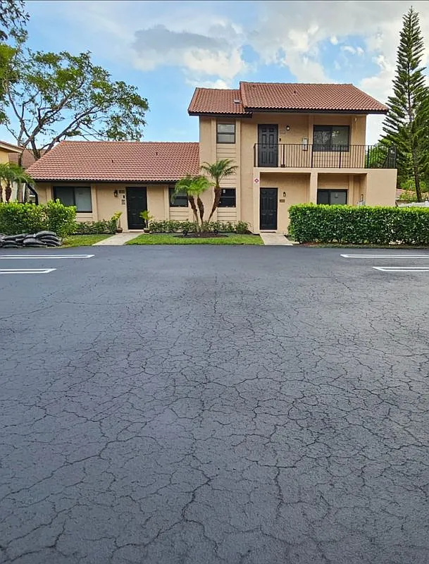 2 bed, 2.0 bath, 1160 sqft, $2,100 — Photo 2
