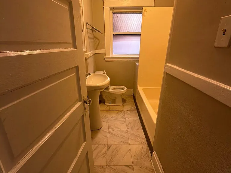 4324 Pearl Rd #1 — Photo 2