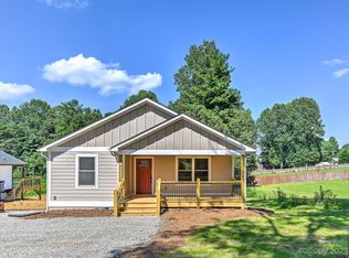 71 Barbara Stepp Ln, East Flat Rock, NC 28726