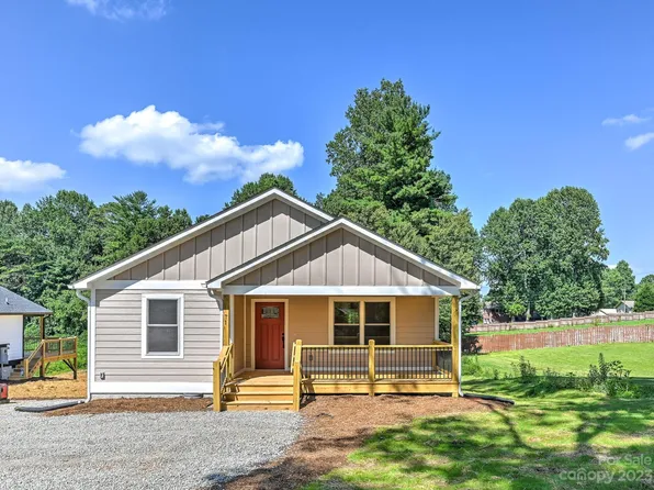 71 Barbara Stepp Ln, East Flat Rock, NC 28726