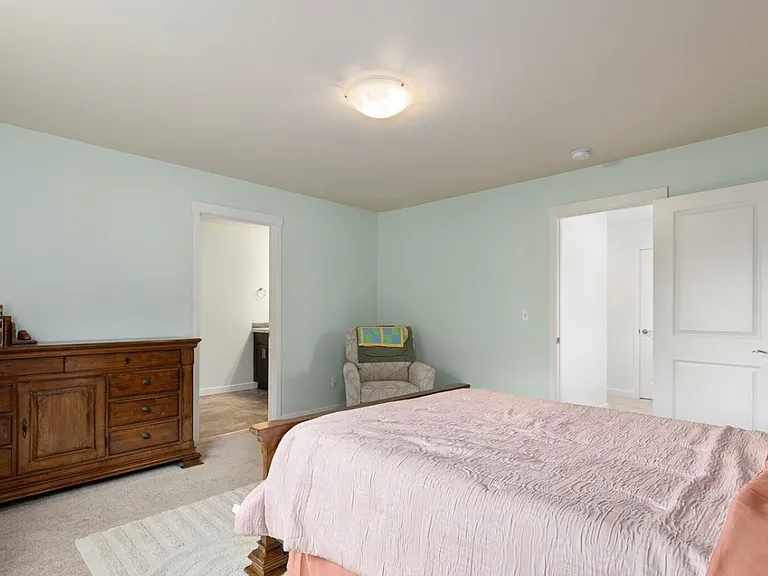 744 Courage Ct SE — Photo 9