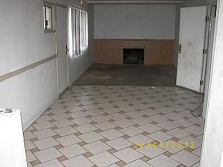 3rd image of 2725 Cypress Ave