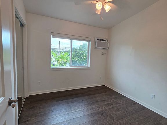 5th image of 117 Maluniu Ave APT E