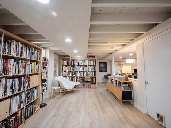 4th image of 5402 Rosslyn Ave