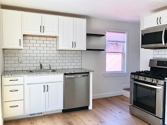 Kitchen (Laundry is to the right behind the corner)