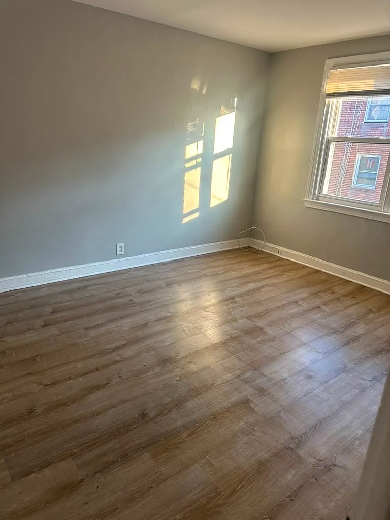 1 bed, 700 sqft, $1,250 — Photo 1