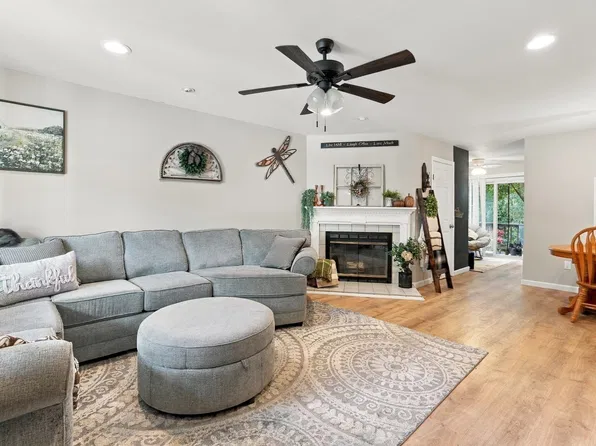 38 Walnut Cir Unit 38, Merrimack, NH 03054