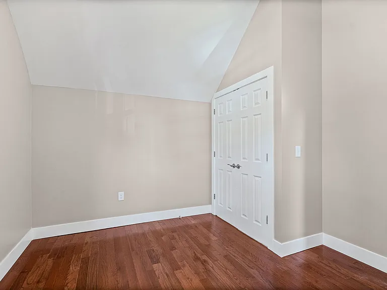 521 Warren St #4 — Photo 12