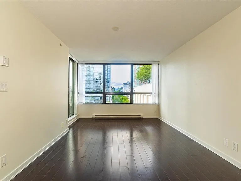 933 Hornby St #809 — Photo 6