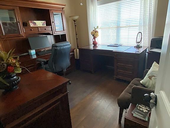 Bedroom/study 