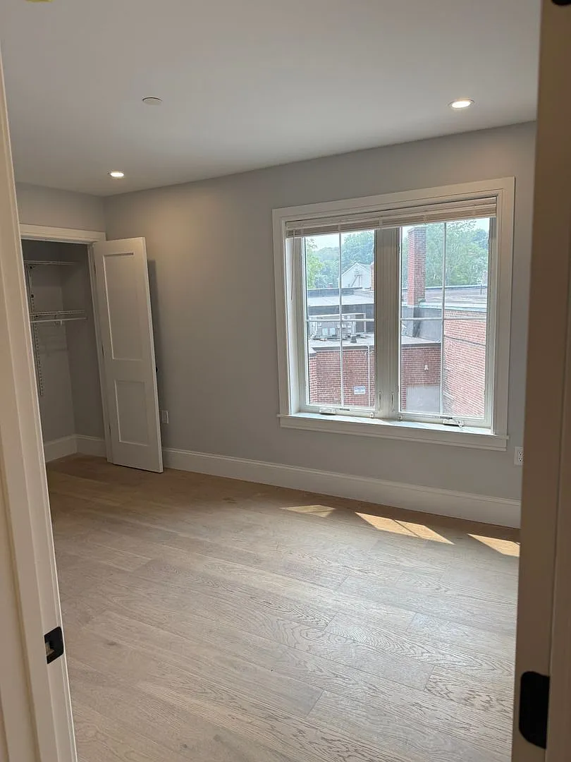 Brand New 2 Bed 2 Bath Unit — Photo 2