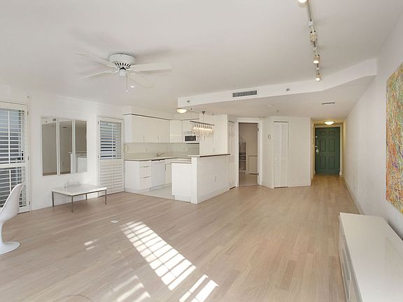4th image of 1005 8th St APT 201