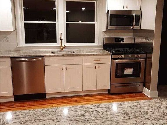 3rd image of 37 Irving Pl