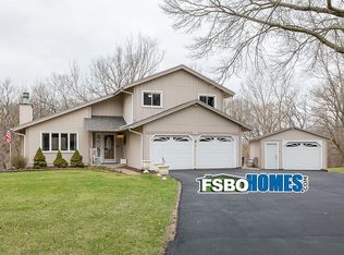 8006 49th Street Ct, Coal Valley, IL 61240