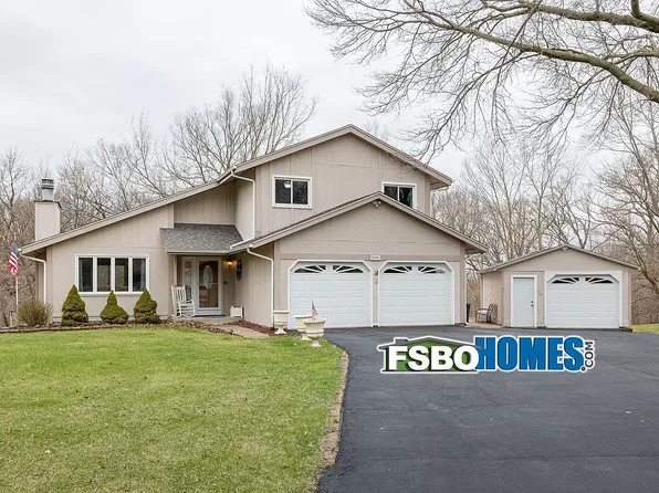 8006 49th Street Ct, Coal Valley, IL 61240