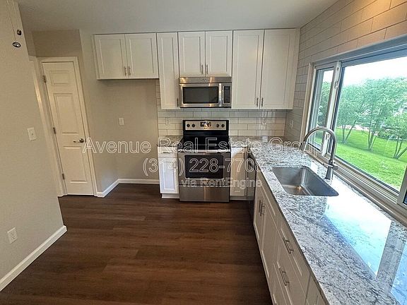 5th image of 425 Westglen Village Dr