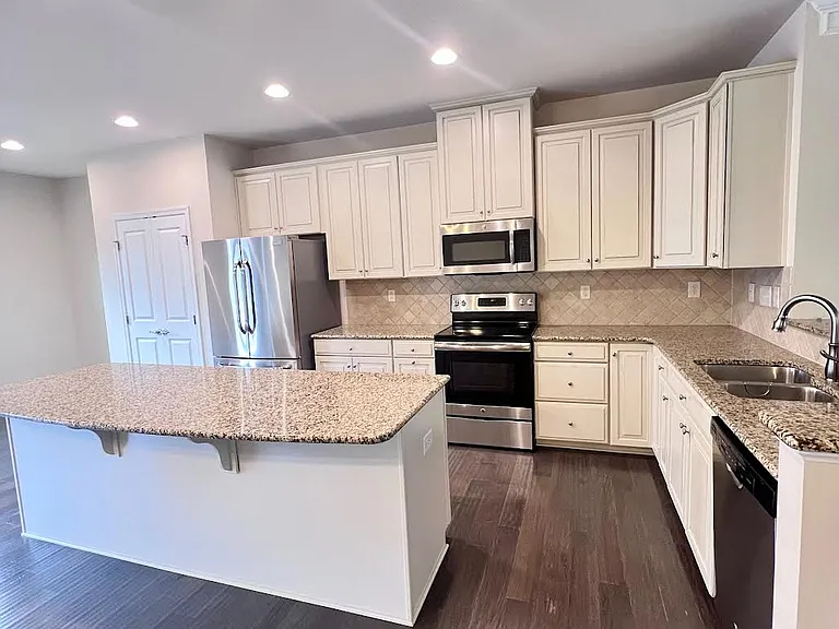 4008 Zilker Park Dr — Photo 3