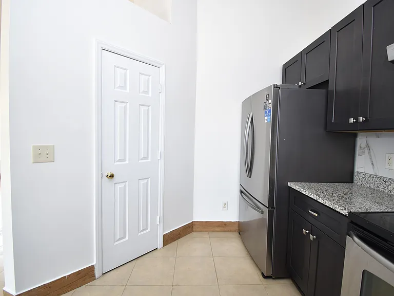 205 Lasalle Way — Photo 10