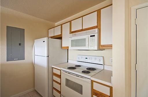 4th image of 527 Southwest Pkwy APT 202