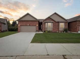 13163 Harbor Landings Dr #112, Fenton, MI 48430