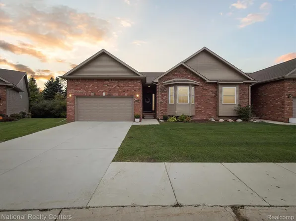 13163 Harbor Landings Dr #112, Fenton, MI 48430