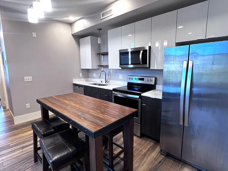 1509 E Superior St — Photo 23