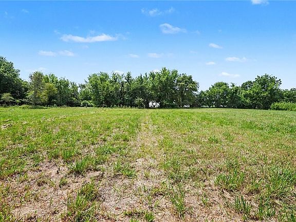 5th image of 7560 Hoover Rd