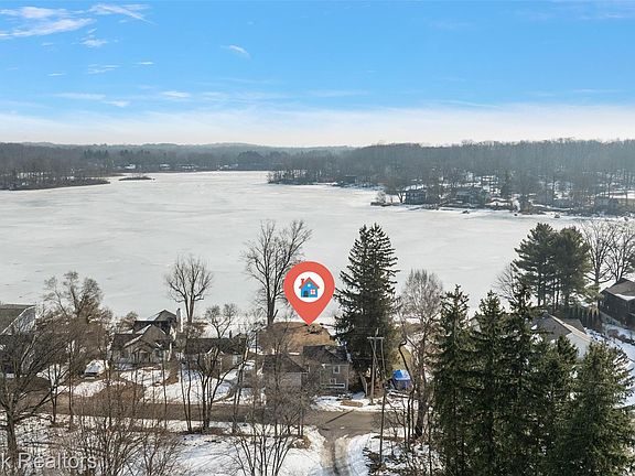 4th image of 2940 Steeple Hill Rd