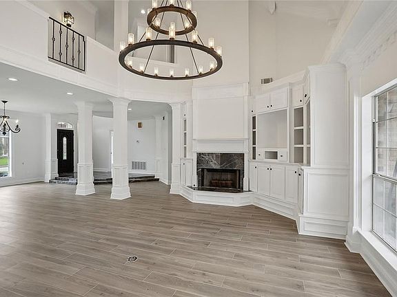 3rd image of 70 Burleigh Ct S