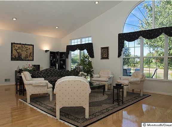 4th image of 7 Summerlawn Dr