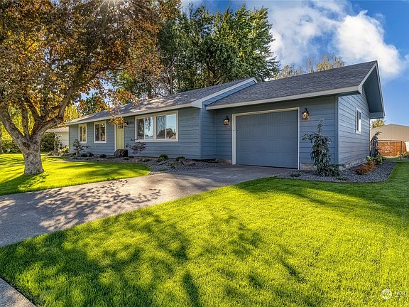 2nd image of 1806 Leonard Drive