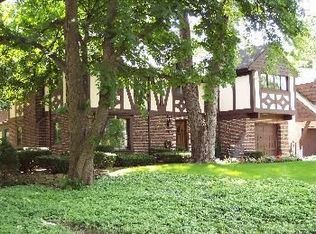 493 S Stratford Ave, Elmhurst, IL 60126