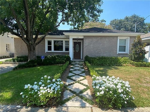 1st image of 644 Oaklawn Dr