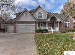 16572 Cedar Cir, Omaha, NE 68130