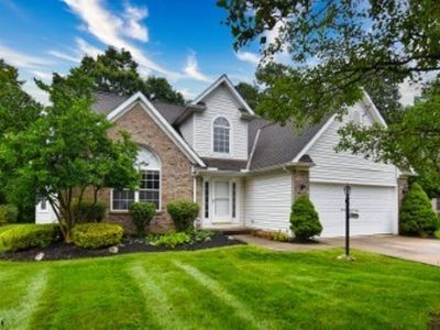 18676 N Winding Oak Dr, Cleveland, OH, 44130