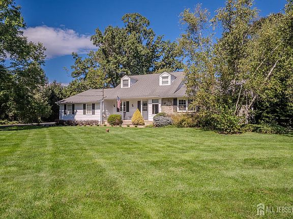 3rd image of 51 Orchardside Dr
